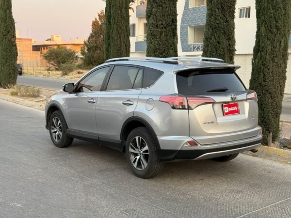 Toyota Rav4 XLE 2017 - Imagen 8