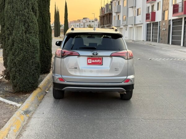 Toyota Rav4 XLE 2017 - Imagen 4